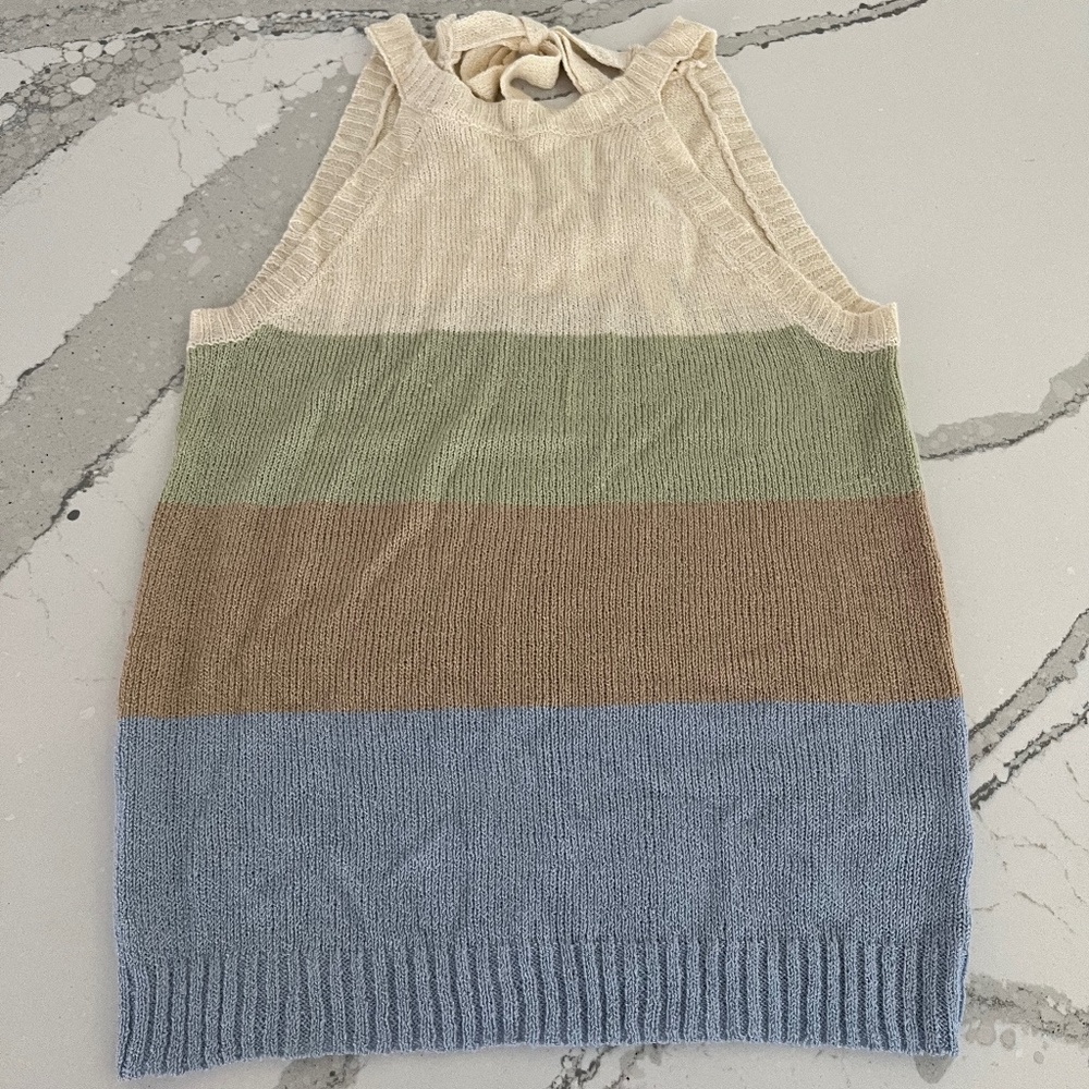 Trendy Sleeveless Sweater with Tie in the Back